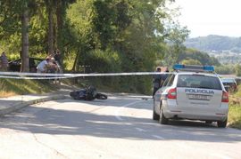 Dva prijatelja motociklom podletjela pod BMW