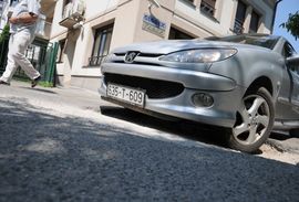 Banjalučke krpe i zakrpe: Žale se na aljkave "krojače" asfalta