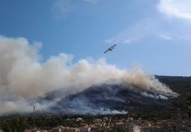 Vatra u blizini kuća