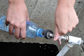 Cisternom snabdijevaju stanovništvo vodom