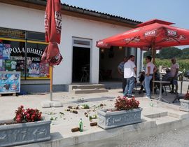 Bombom na goste nakon što je izbačen iz lokala