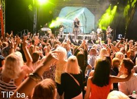 Lepa Brena održala koncert na jezeru Modrac