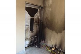 Benzinom polivena i zapaljena povratnička kuća u Zvorniku