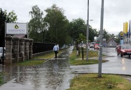 Naselja bez struje, ulice pod vodom