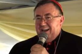 I kardinal Vinko Puljić zapjevao pod šatorom