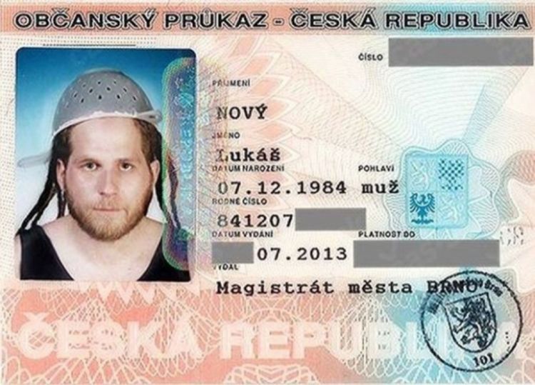 I Češka dozvolila cjediljku na glavi na ličnoj karti