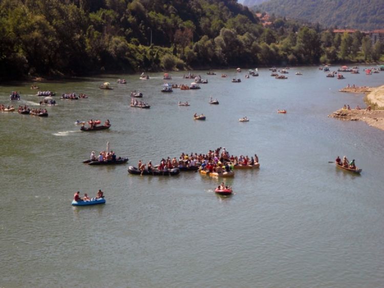 Startovala regata na Drini