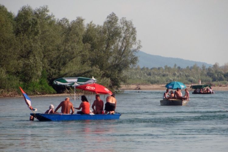 Bezbjedan spust niz rijeku više do 180 plovila