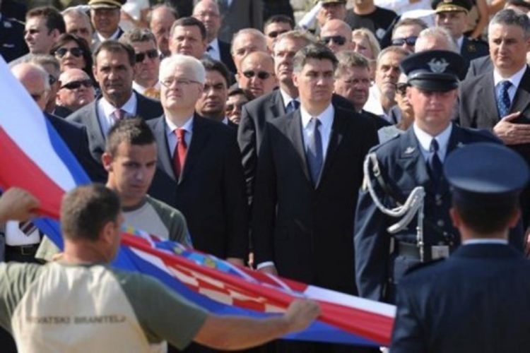 Gotovina dočekan ovacijama, Milanović izviždan