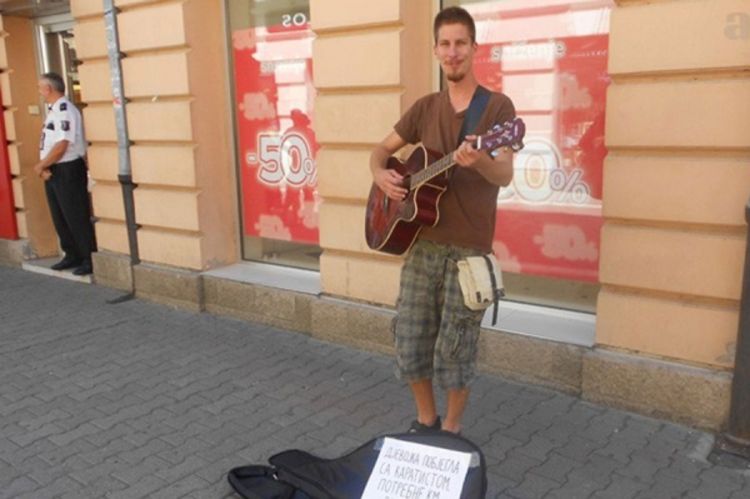Banjalučanin zabavlja javnost: Djevojka mu pobjegla s karatistom