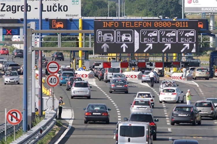 Lančani sudar 10 automobila prema Karlovcu