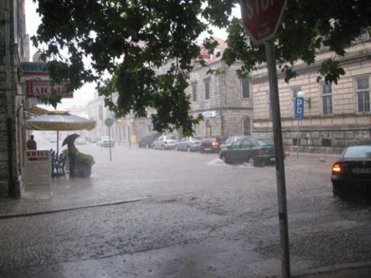 Zbog olujnog nevremena dijelovi grada bez struje