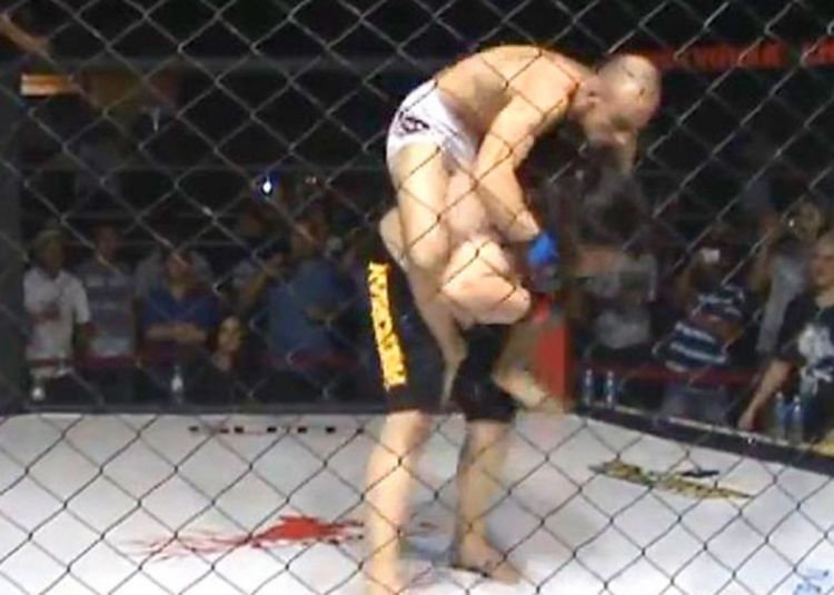 MMA borac savladao dvostruko težeg protivnika