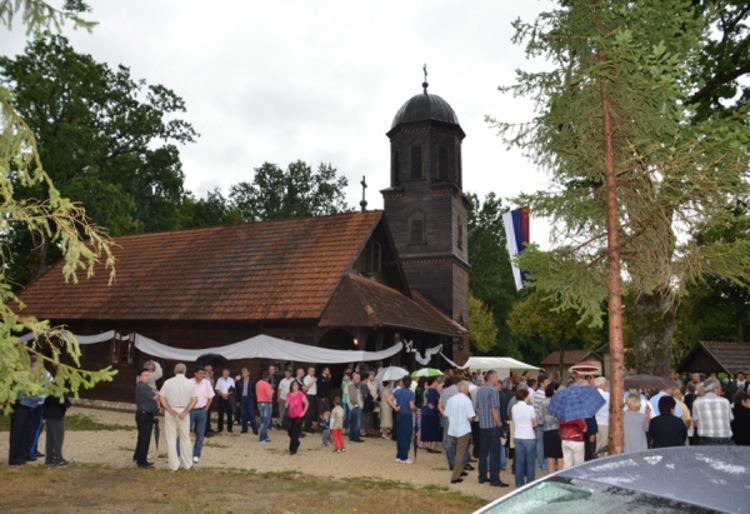 U Omarskoj obnovljena crkva brvnara stara 120 godina
