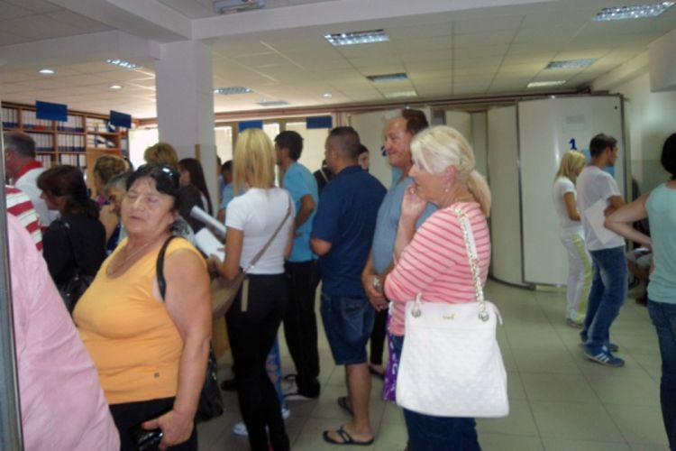 Gužve i na šalterima u Bijeljini