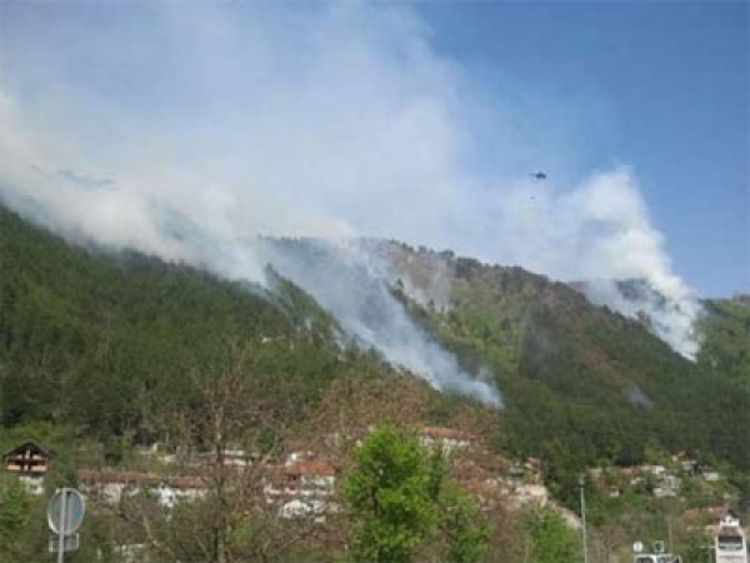 Požar u Jablanici gase dva helikoptera OSBiH