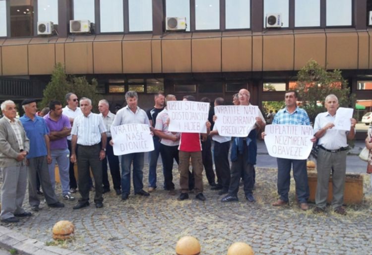 Bivši radnici protestovali jer su gurnuti na ulicu