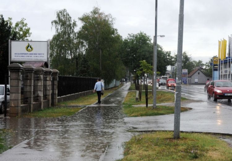 Naselja bez struje, ulice pod vodom