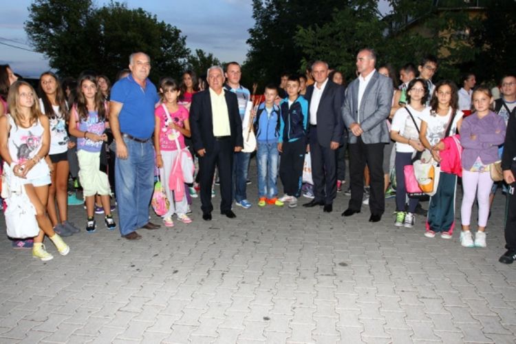 Ugostili stotinu mališana