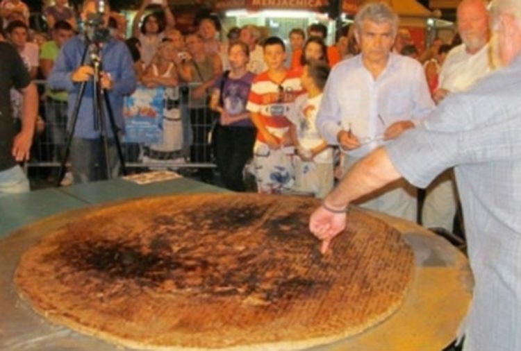 U Leskovcu ispečena najveća pljeskavica na svijetu