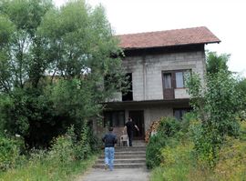 Pretukao punicu i ukrao 600 KM