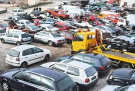 Ukradeni automobili trunu na autootpadu
