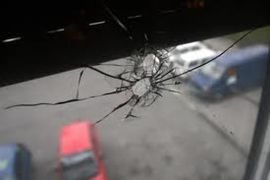 Mladić pogođen metkom kroz prozor