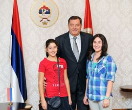 Milorad Dodik darovao Isidoru Kopanju i Sofiju Miljatović