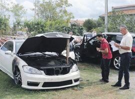 Podgoričaninu zapaljeni mercedes i audi