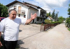 Ulica Vladana Desnice u Lazarevu vapi za asfaltiranjem