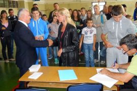 Uručen poklon predsjednika Srpske