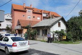 Smrad smrti: Žena tri sedmice spavala u kući s lešom muža
