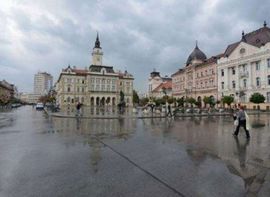 Novosađanin sa 12 djece protestuje ispred bivše firme