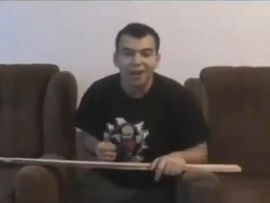Pogledajte kako Bosanac zakucava ekser rukom