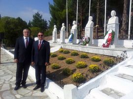 Delegacija Srpske položila vijence u Polikastru