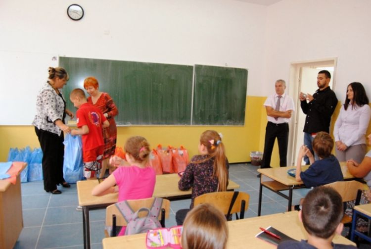 Udžbenici i školski pribor za učenike petog razreda