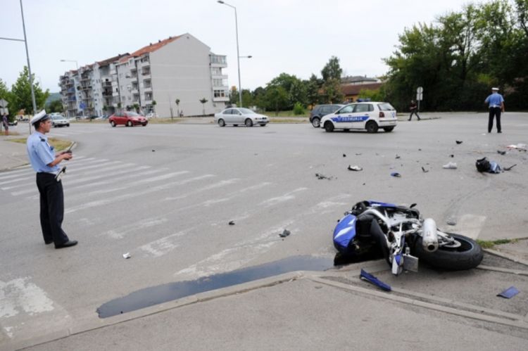 Banjaluka: Povrijeđeni motociklista na aparatima za disanje