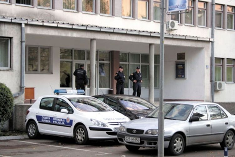 Jednomjesečni pritvor zbog razbojništva