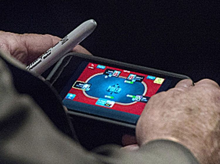 Senator igrao poker tokom rasprave o Siriji