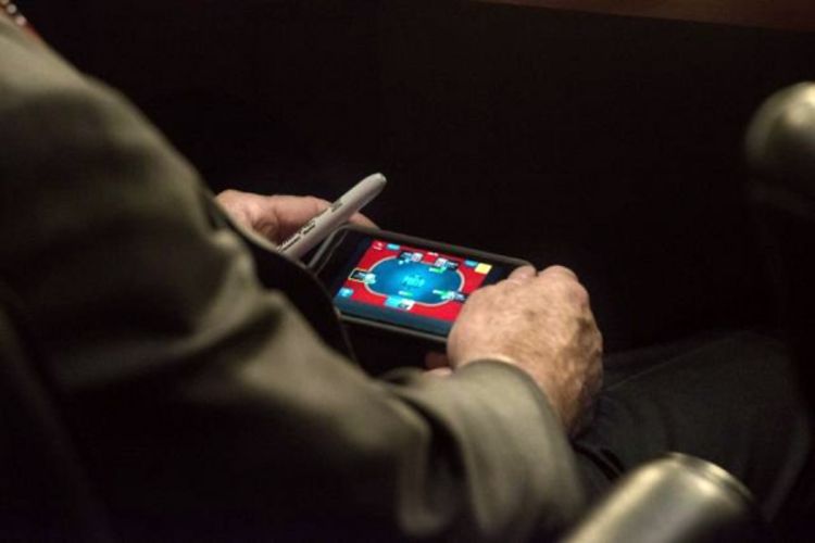 Igrao poker tokom rasprave o Siriji
