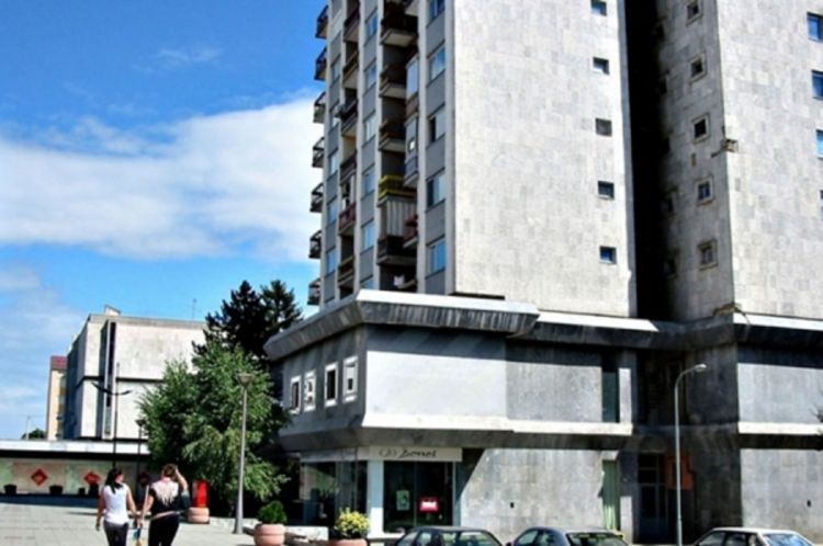 U Gradišci prolazak pored zgrada poput lutrije