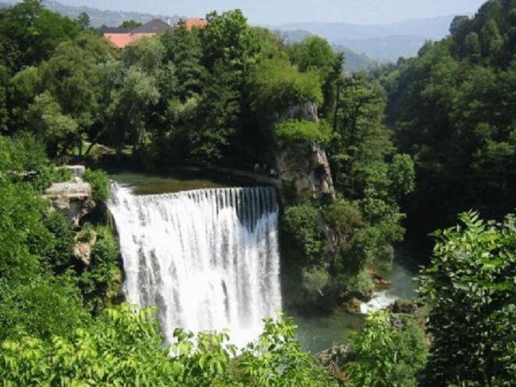 Invazija arapskih turista u Jajce