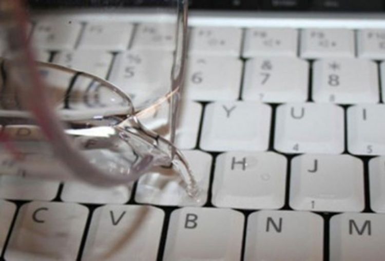 Šta treba učiniti kada polijete tastaturu