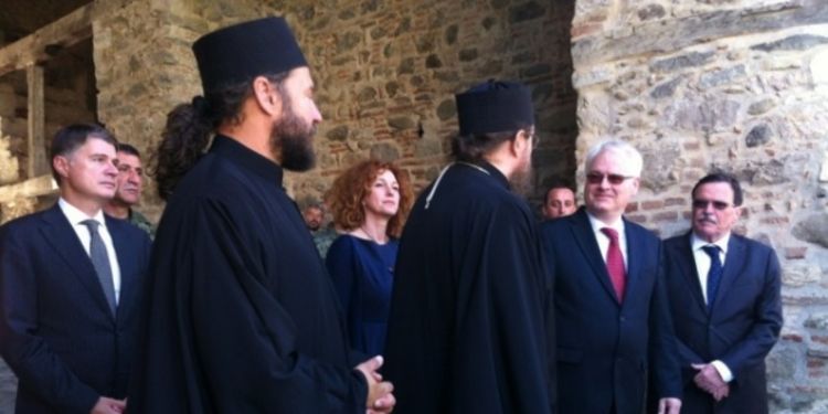 Ivo Josipović posjetio manastir Dečani
