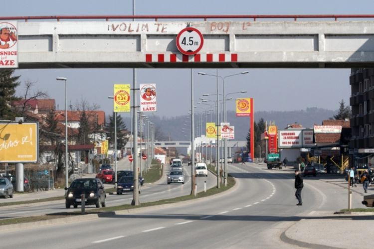 Od 40 pješaka 22 idu ispod pasarele