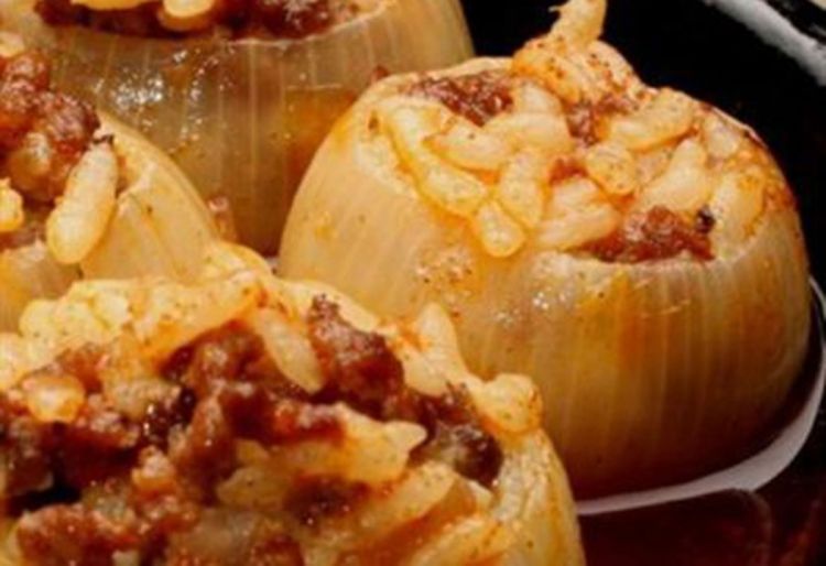 Sogan dolma (lukovice)