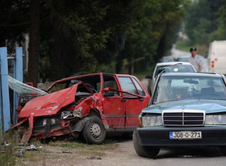 Teška saobraćajka u Tuzli: Povrijeđeno pet osoba