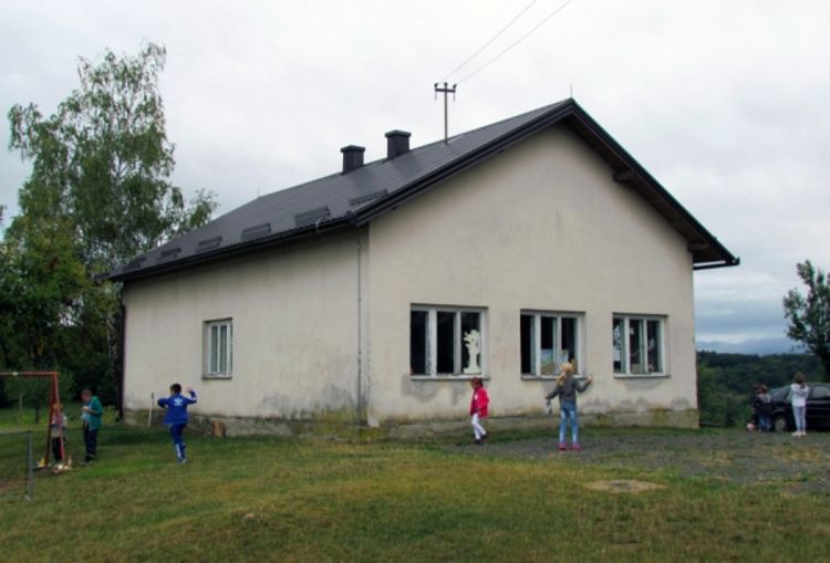 Rekonstruisan krov na područnoj školi u Osivici