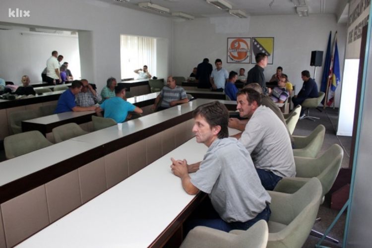 Radnici Unis-Pretisa ostaju u Domu sindikata do ispunjenja zahtjeva