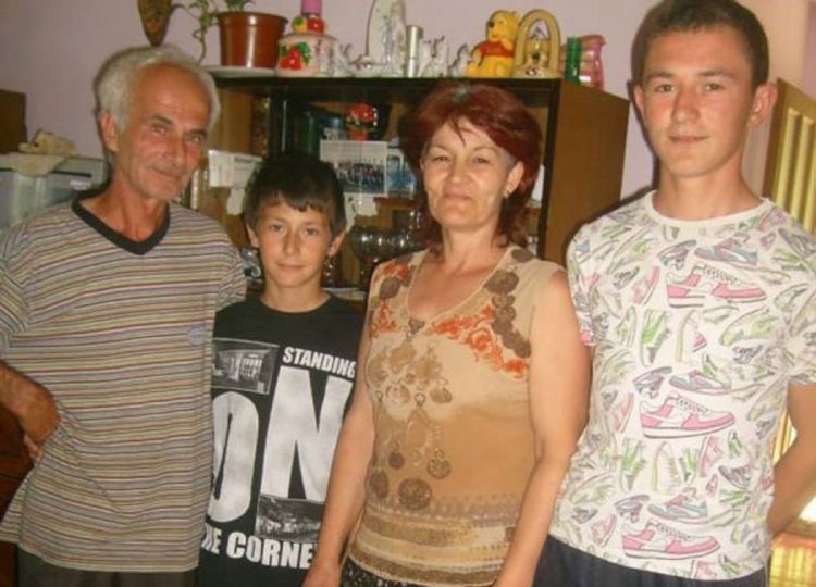 Teška sudbina porodice Karić: Skupljaju mine da prežive